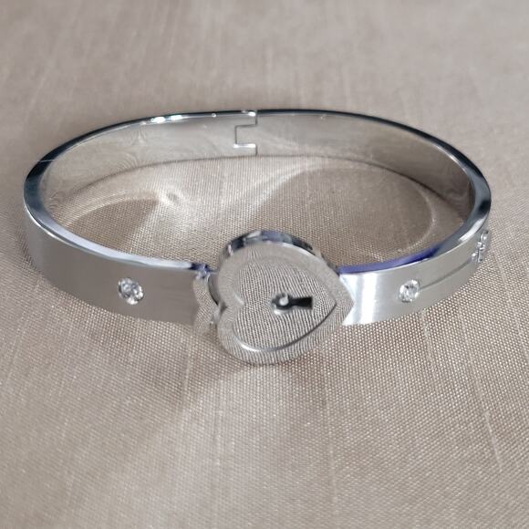 Stainless steel locking silver bracelet with key necklace and heart shape lock - Picture 2 of 5